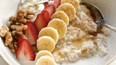 Cold Oatmeal with Coconut and Berries