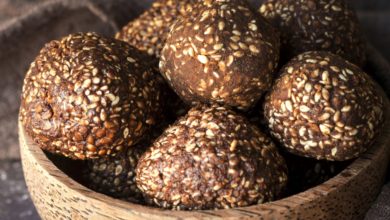 No-bake peanut butter oatmeal protein balls