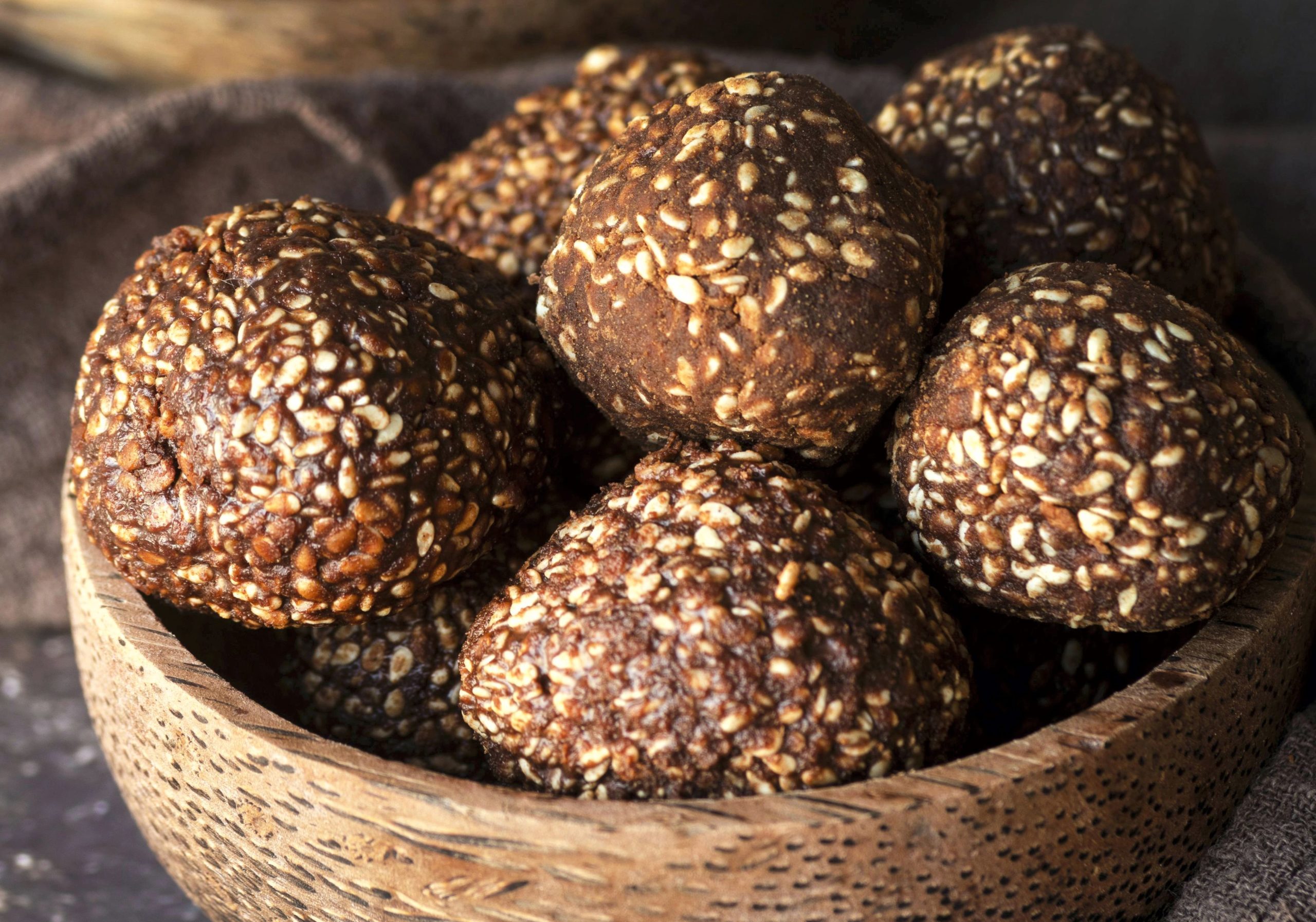 No-bake peanut butter oatmeal protein balls